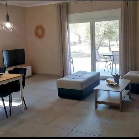 Elegant House 奥马斯帕纳吉亚斯