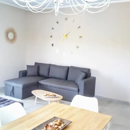 Elegant House Apartment *